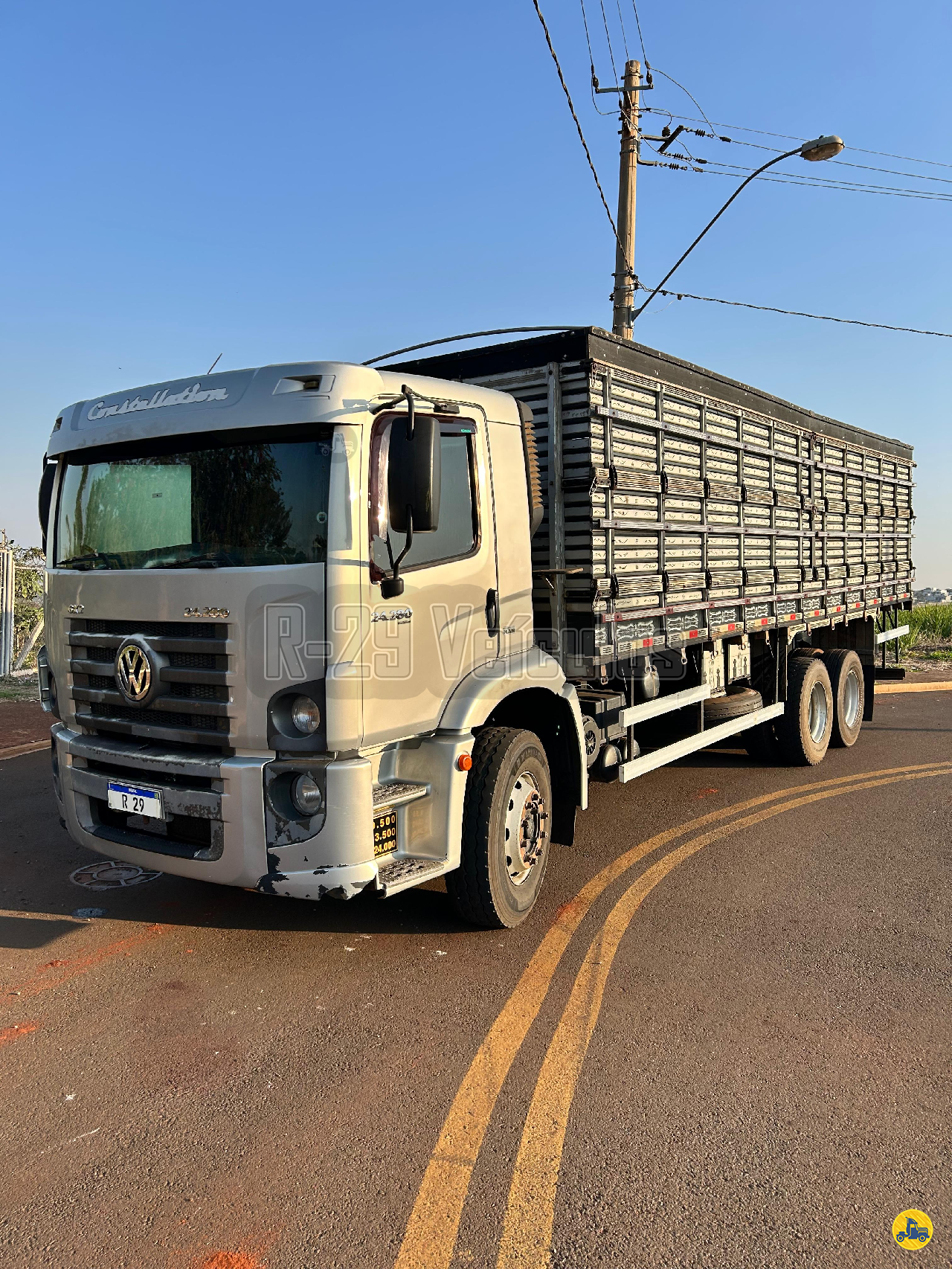 CAMINHAO VOLKSWAGEN VW 24280 Graneleiro Truck 6x2 R29 Caminhões IRACEMAPOLIS SÃO PAULO SP